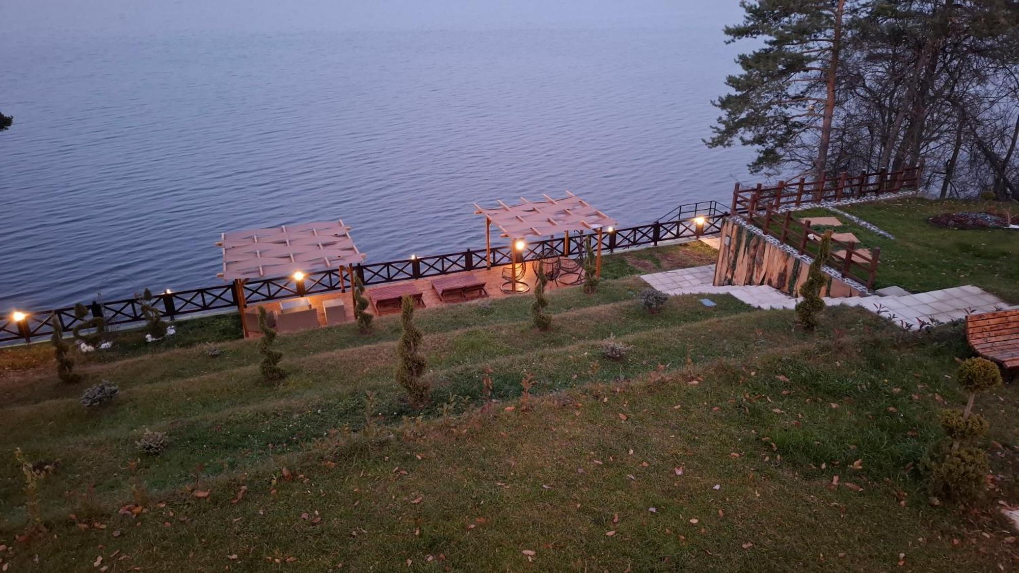 Villa Iskar Lake Residence By Bookvillabg Shtarkelovo Gnezdo Luaran gambar