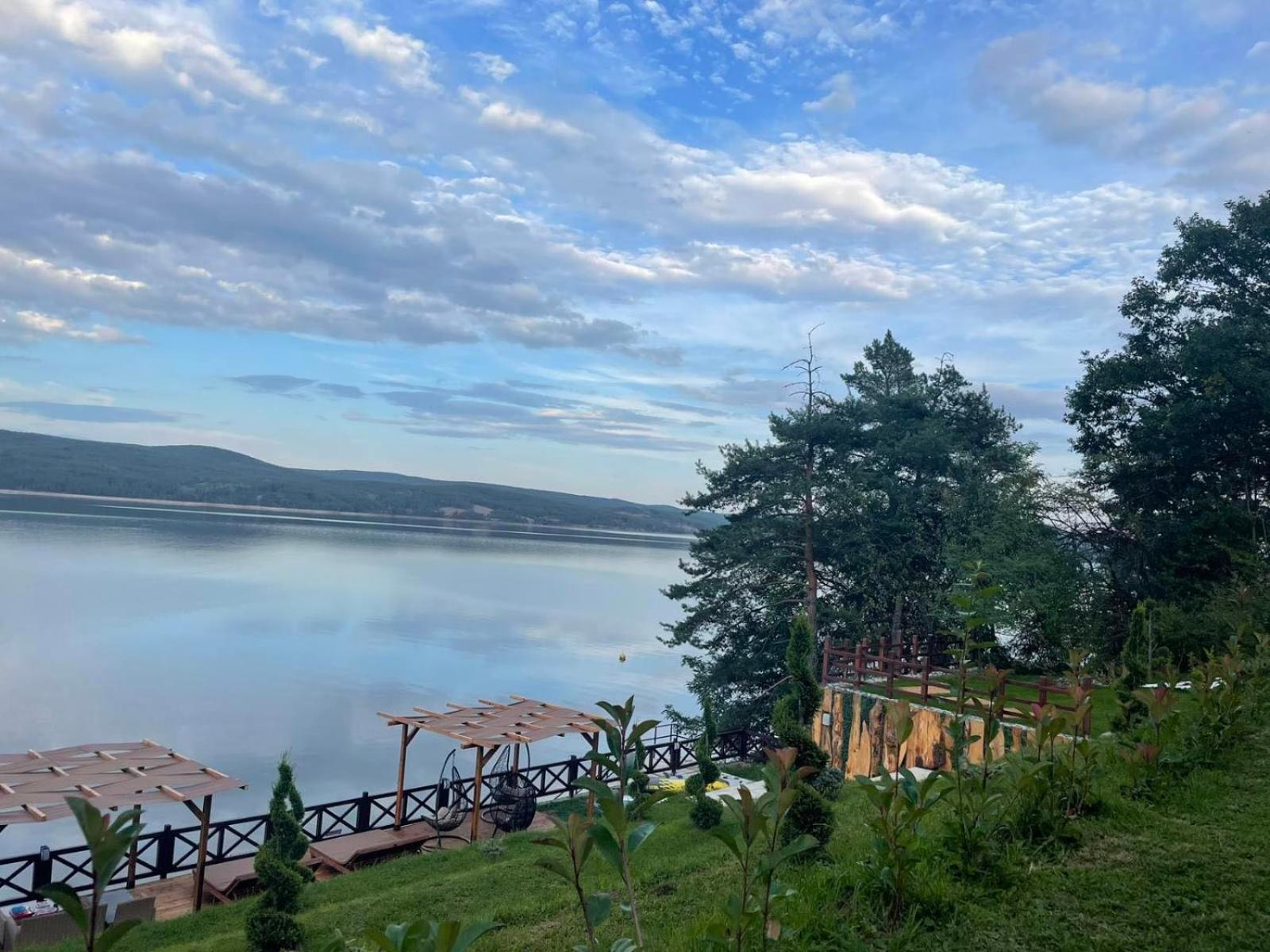 Villa Iskar Lake Residence By Bookvillabg Shtarkelovo Gnezdo Luaran gambar